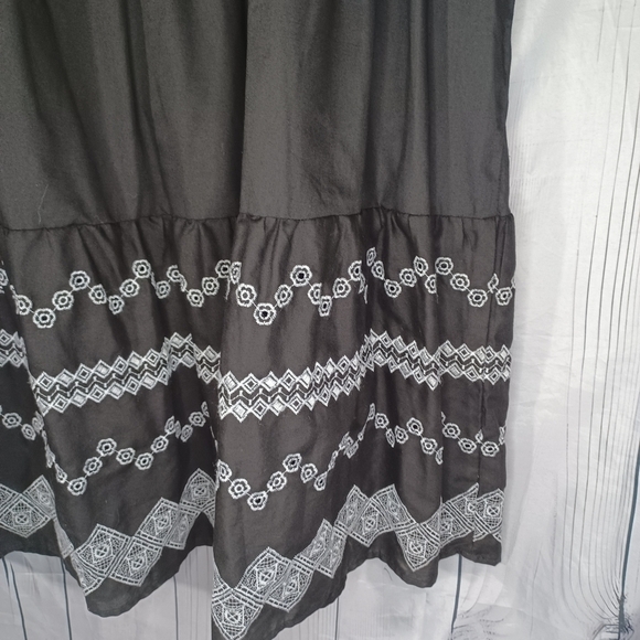 Draper James RSVP Geo Embroidered Short Sleeve Dress - Picture 12 of 15